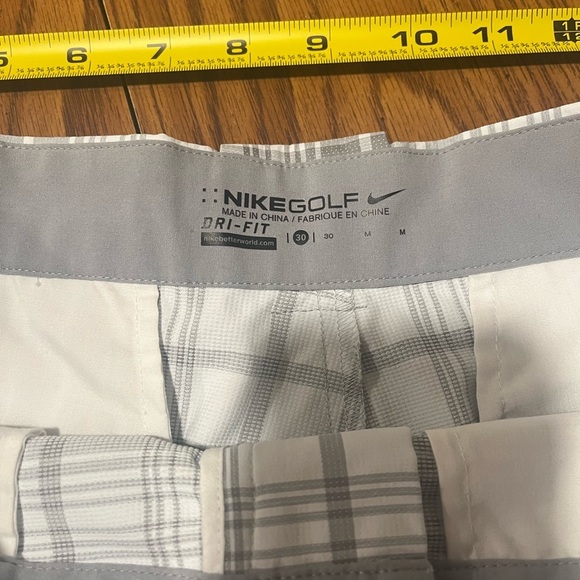 Nike Golf Dri-Fit Plaid Shorts - Size Medium - Picture 8 of 9